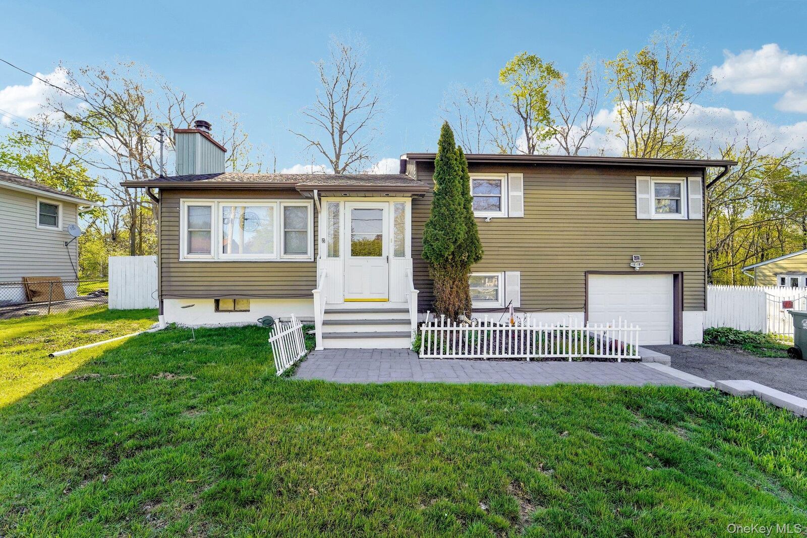 Property Photo:  22 Oak Lane  NY 10940 