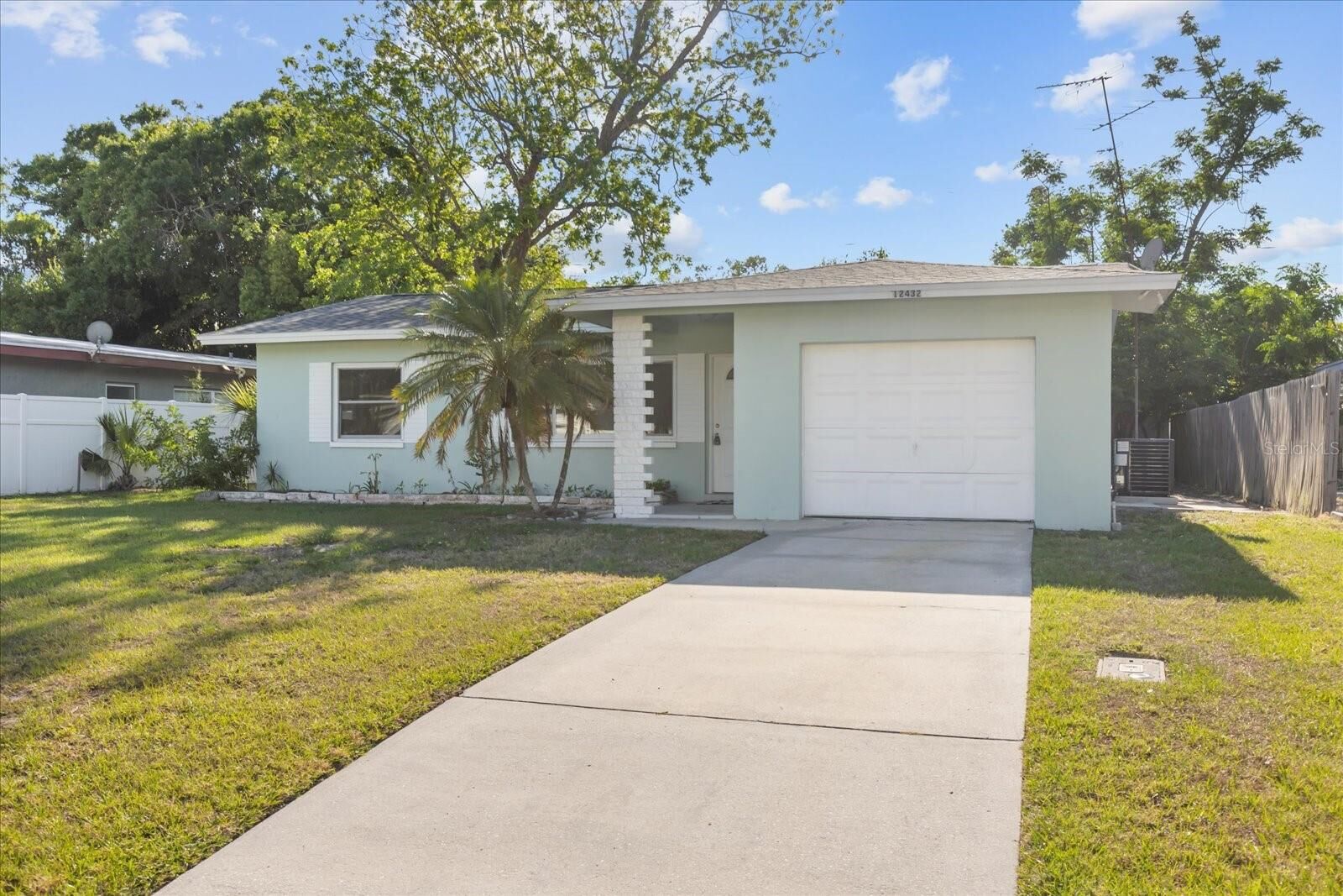 Property Photo:  12432 136th Lane  FL 33774 
