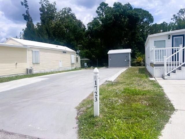 Property Photo:  1723 E Manatee Loop  FL 33950 