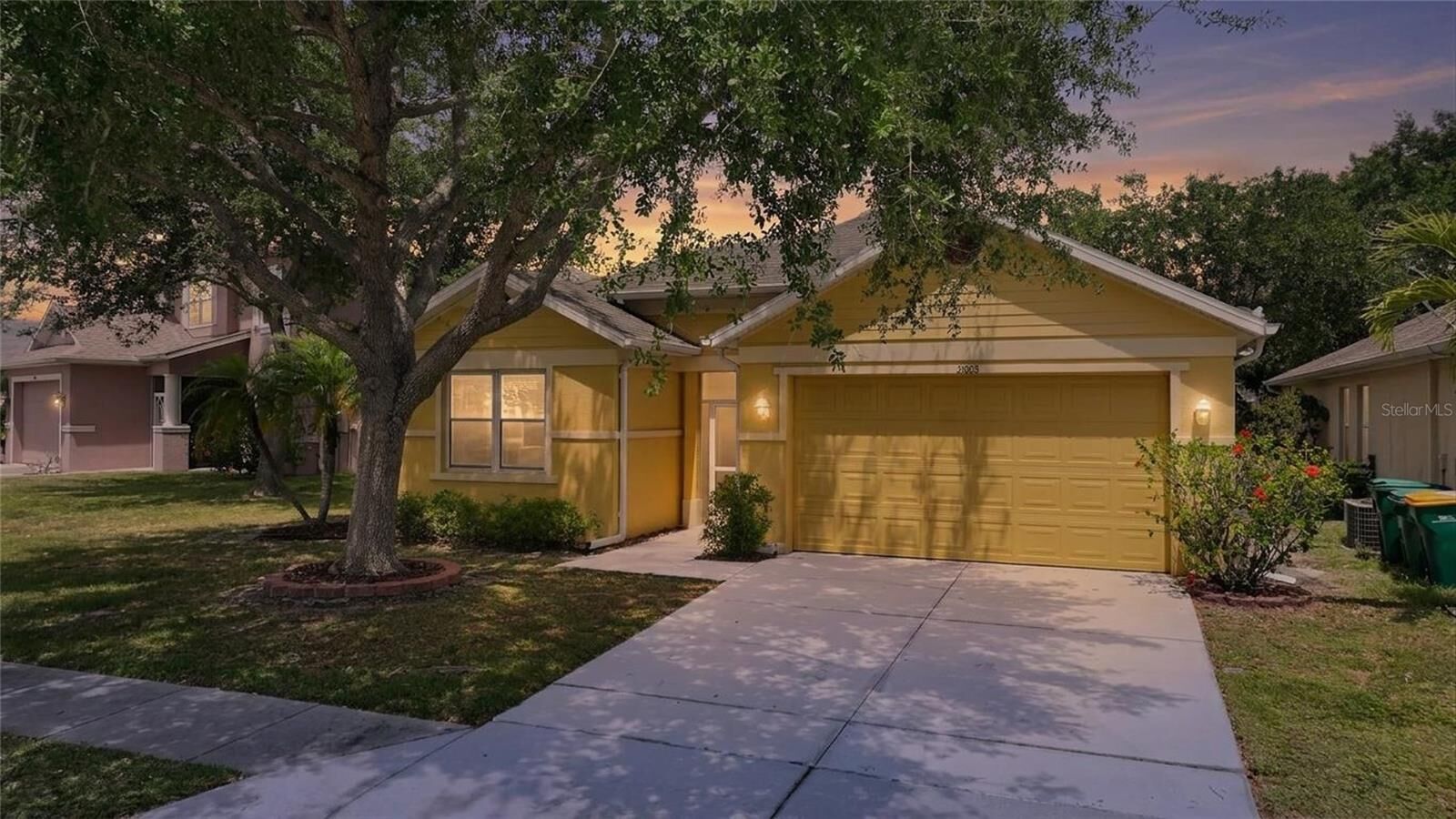 Property Photo:  10003 Winding River Rd  FL 33950 