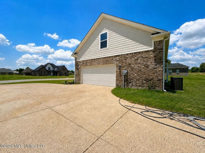 Property Photo: 7422 Newbury Drive MS 38654