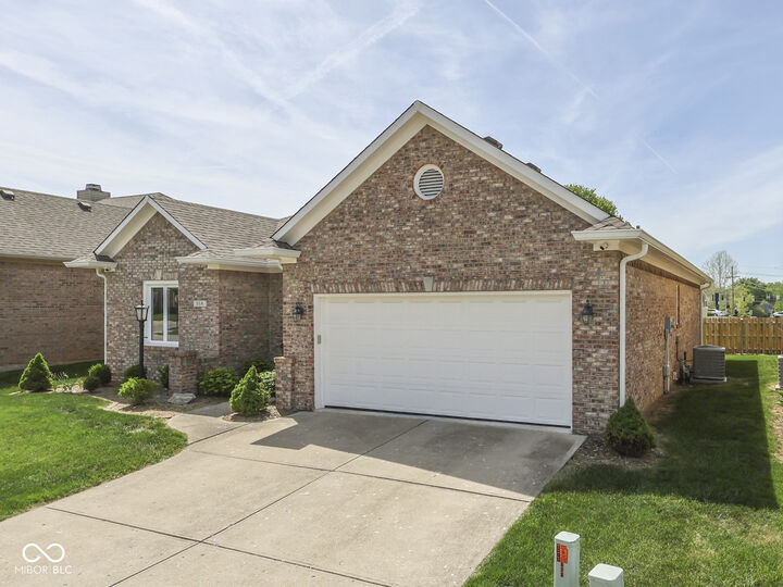 Property Photo:  664 Vandyke Way  IN 46142 