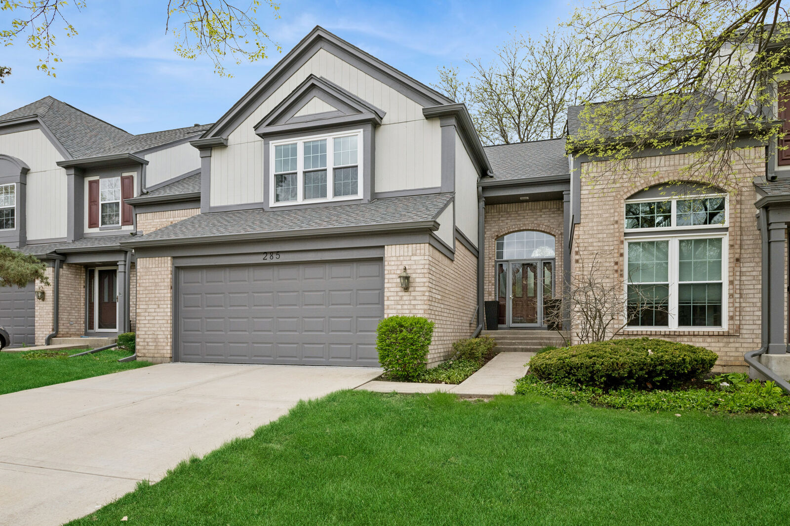 Property Photo: 285 Lorraine Circle IL 60108