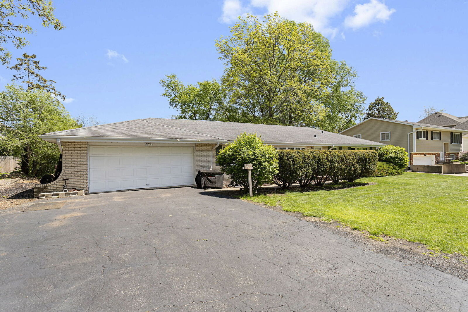 Property Photo:  205 Oak Avenue  IL 60559 