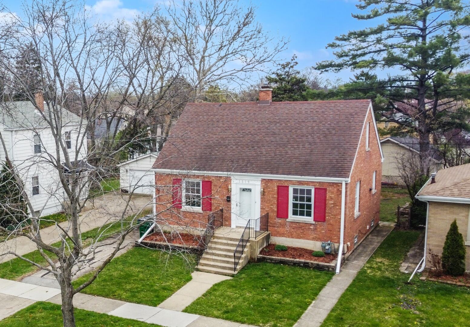 Property Photo:  1319 Highridge Parkway  IL 60154 