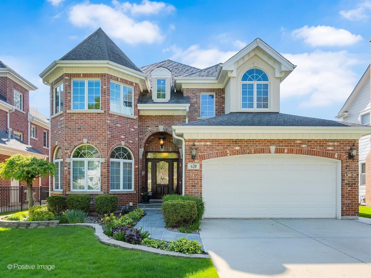 Property Photo:  620 S Waiola Avenue  IL 60525 