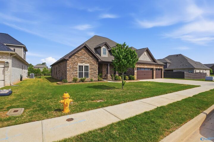 Property Photo:  105 Cypress Way  AL 35757 