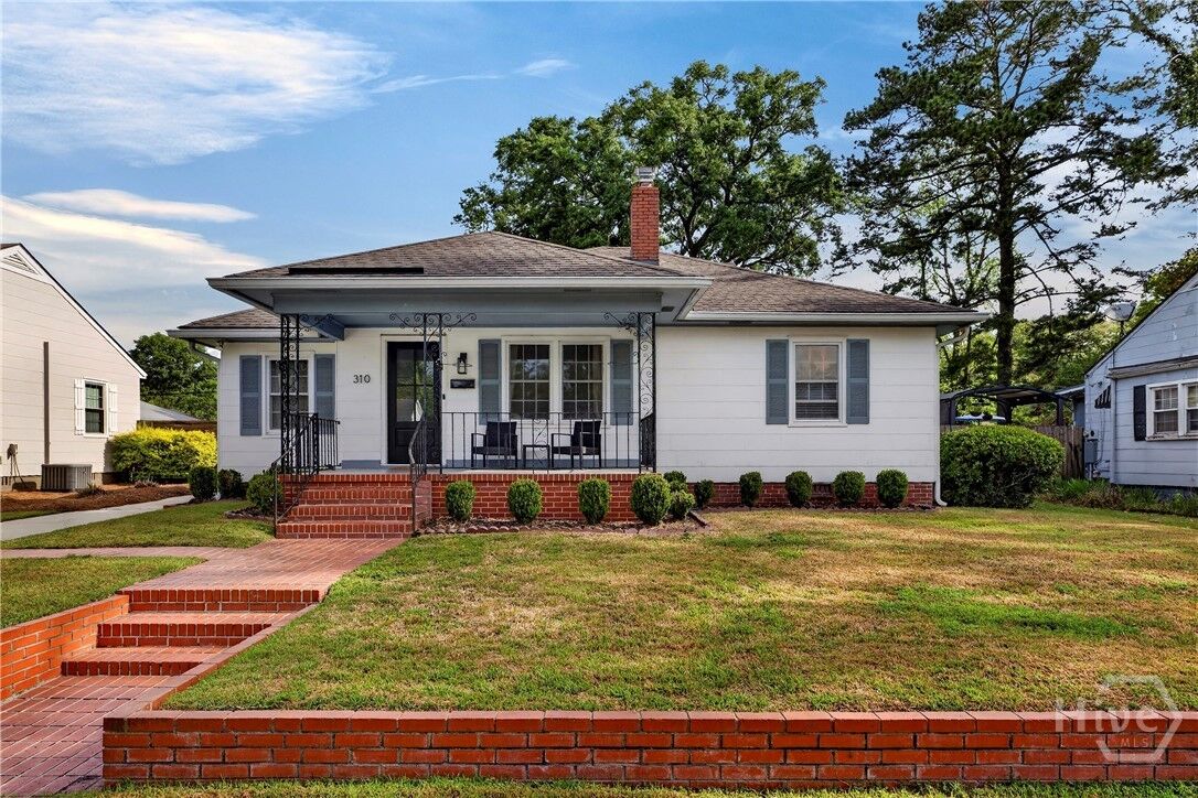 Property Photo: 310 E 57th Street GA 31405