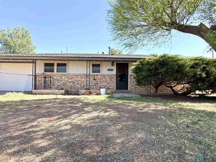 Property Photo:  501 Circle Drive  NM 88101 