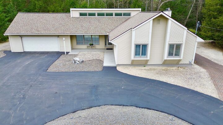 Property Photo:  11 Pepperell Circle  NH 03062 