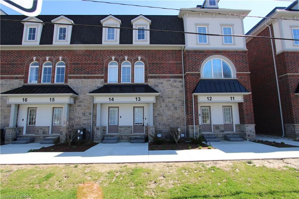 Photo de la propriété:  677 Park Street N 13  ON N3R 0A2 