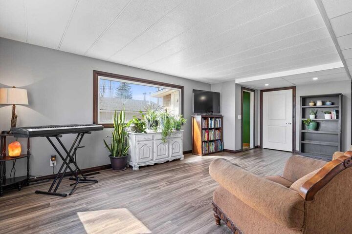 Photo de la propriété:  228 Railway Avenue  AB T0L 1P0 