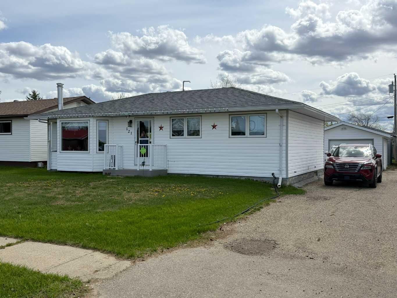 Property Photo: 121 2 Avenue AB T0H 1M0