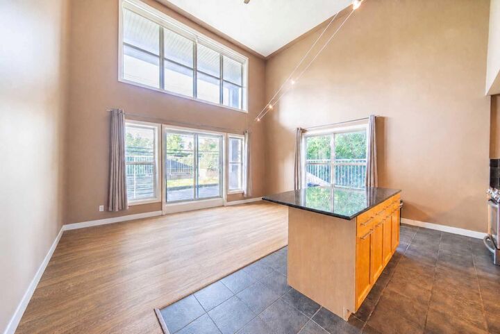 Property Photo: 1505 27 Avenue SW 102 AB T2T 1G5