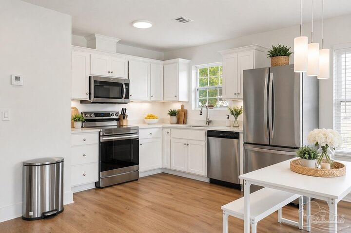 Property Photo:  810 Colbert Ave  FL 32507 