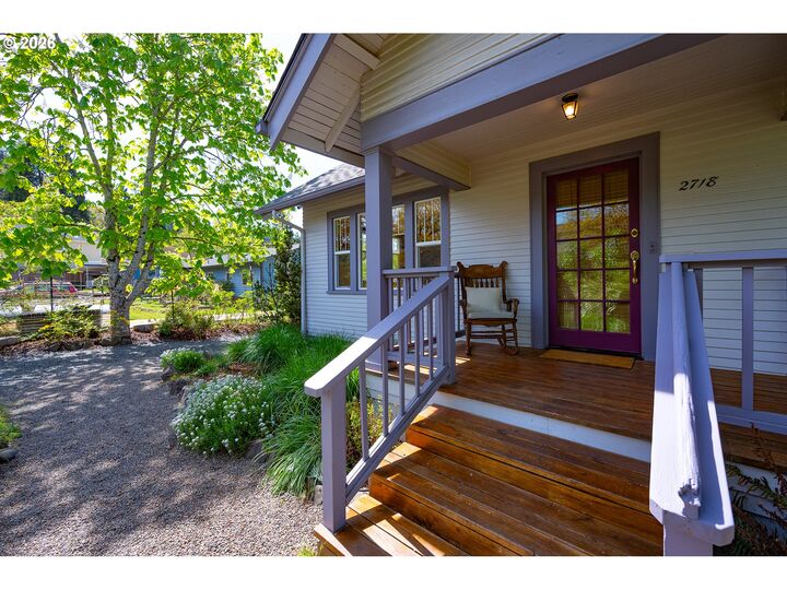 Property Photo:  2718 Madison St  OR 97405 