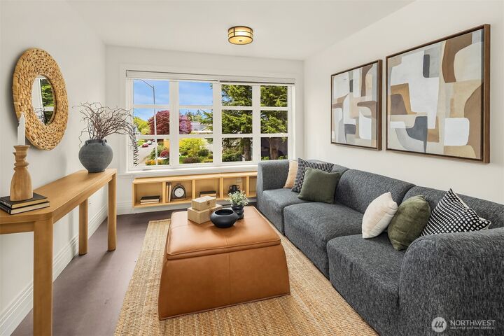 Property Photo:  3215 W Lynn Street  WA 98199 