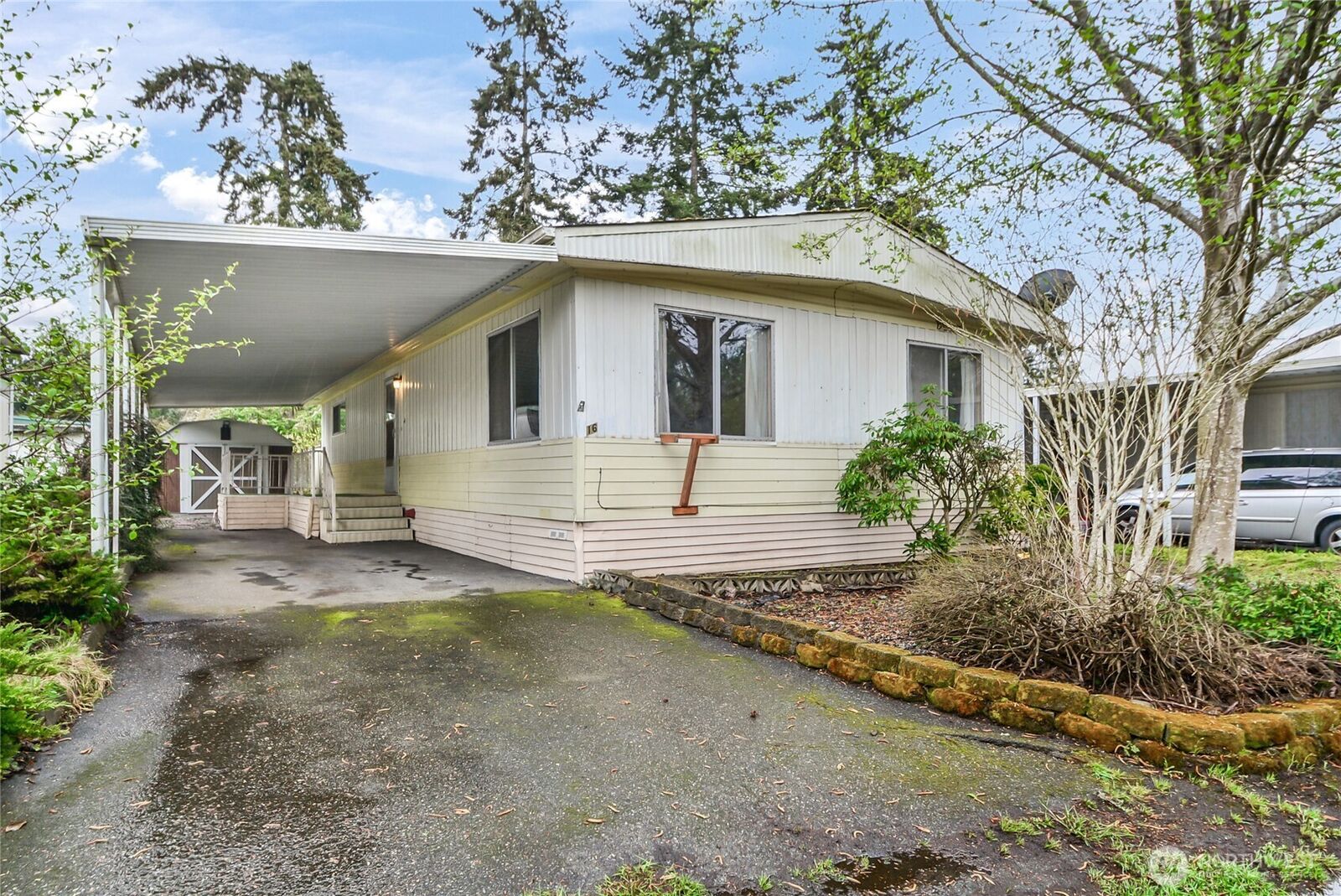 Property Photo:  5220 SW 176th Street 16  WA 98037 