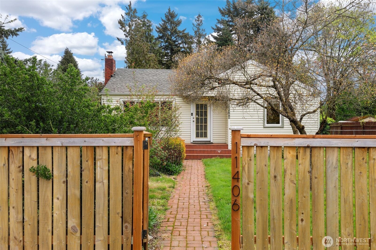 Property Photo: 11406 12th Avenue SW WA 98146