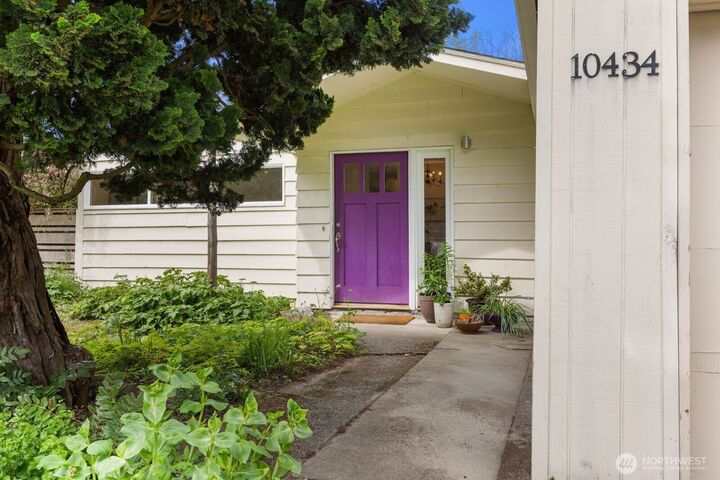 Property Photo:  10434 NE 17th Street  WA 98004 