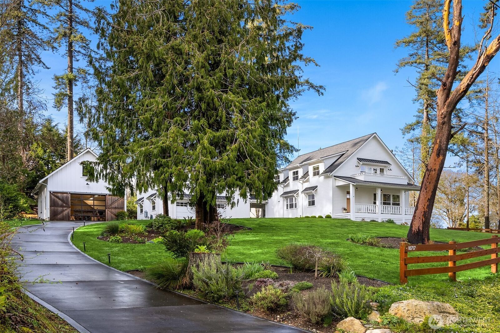 Property Photo:  10717 NE Manitou Park Boulevard  WA 98110 