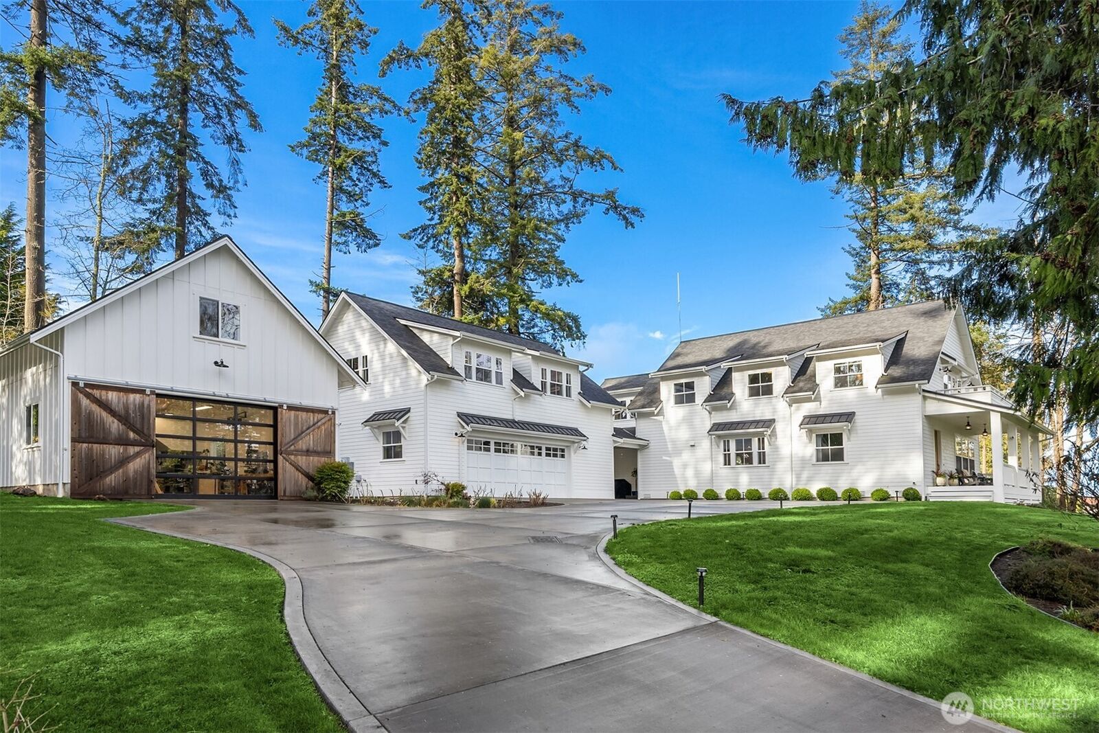 Property Photo:  10717 NE Manitou Park Boulevard  WA 98110 
