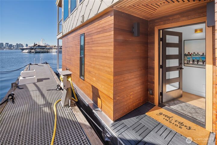 Property Photo:  2309 N Northlake Way 13  WA 98107 