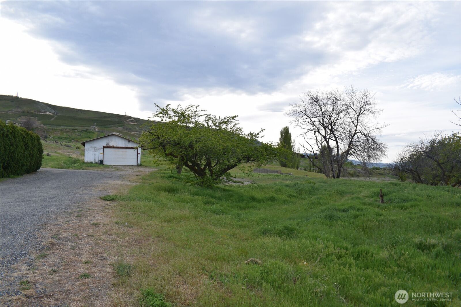 Property Photo:  2677 W Malaga Road  WA 98828 