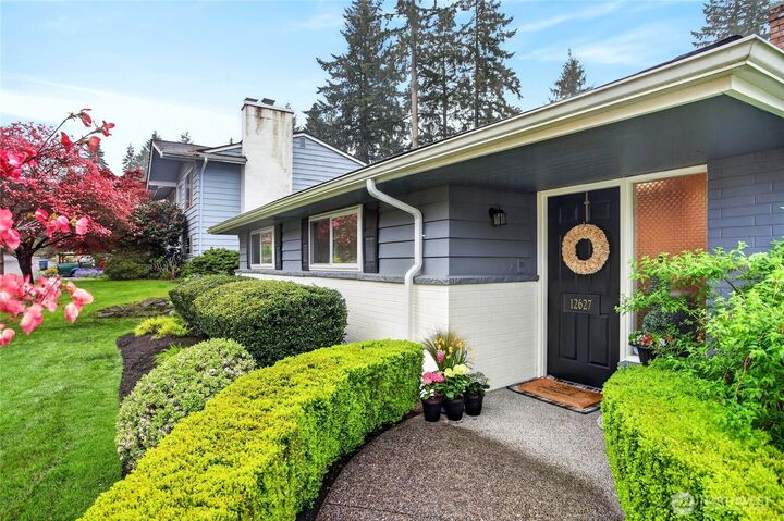 Property Photo:  12627 SE 59th Street  WA 98006 