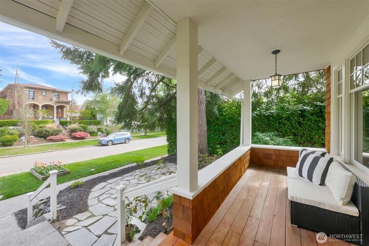 Property Photo:  2635  46th Avenue SW  WA 98116 