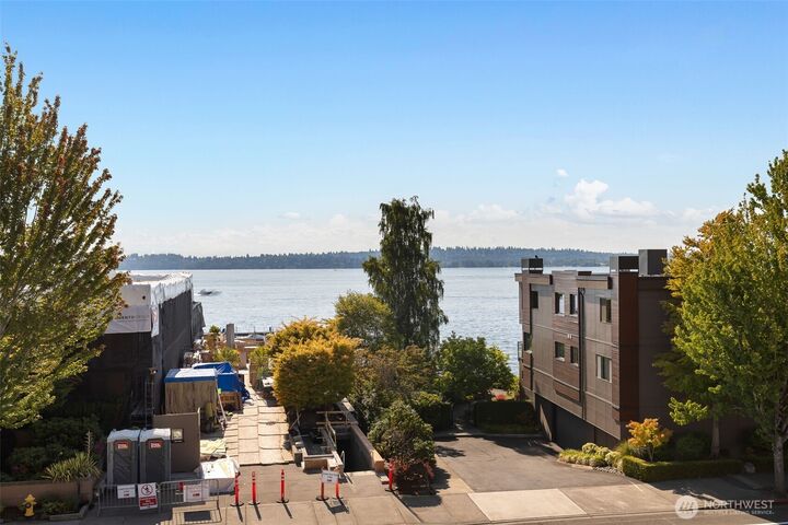 Property Photo:  832  Lake Street S  WA 98033 