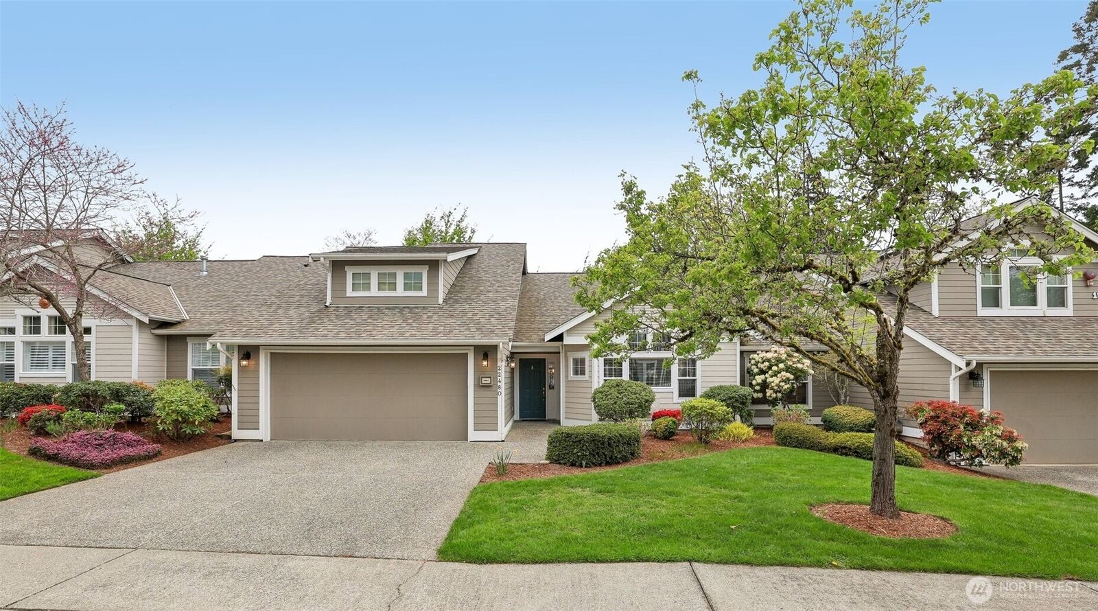 Property Photo: 22480 SE Highland Terrace 1433 WA 98029