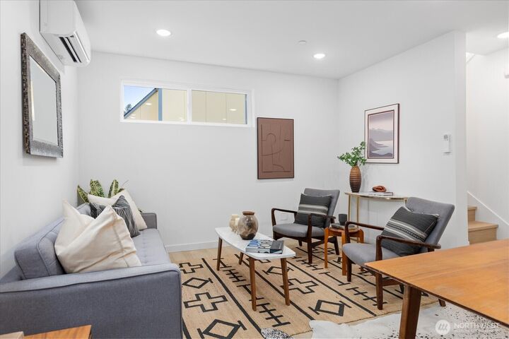 Property Photo:  830 S Sullivan Street  WA 98108 