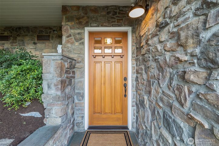 Property Photo:  1219  23rd Avenue E  WA 98112 