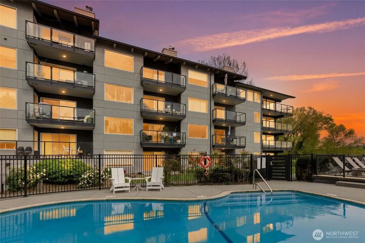 Property Photo:  9201 NE Juanita Drive 202  WA 98034 