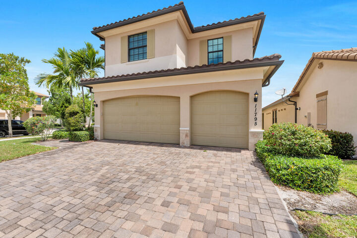 Property Photo:  11795 Waterway Circle  FL 33076 