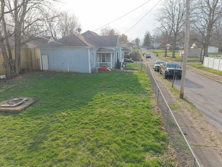 Property Photo:  1143 Hunt Street  IN 47374 
