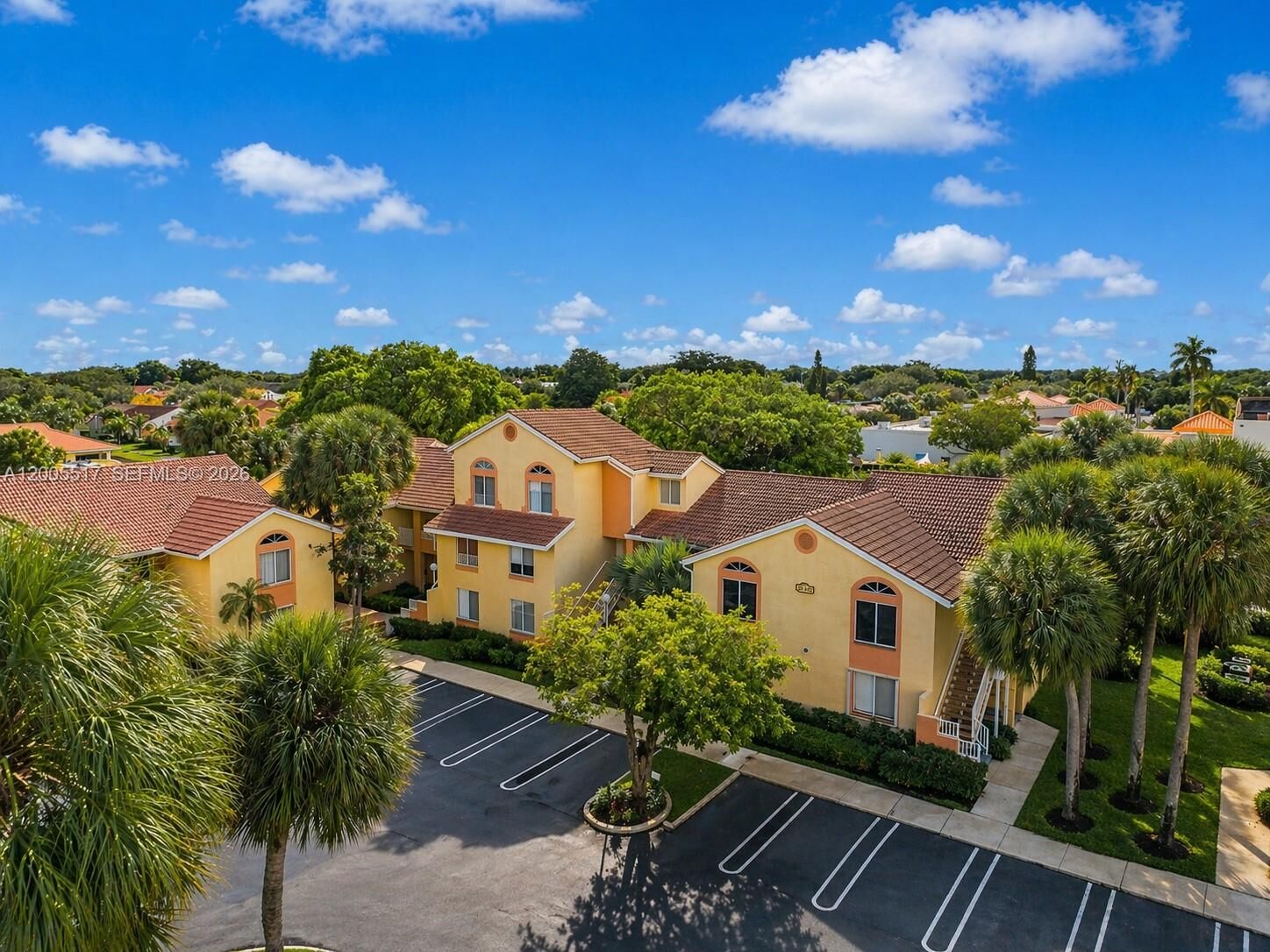 Property Photo:  1122 Coral Club Dr 1122  FL 33071 