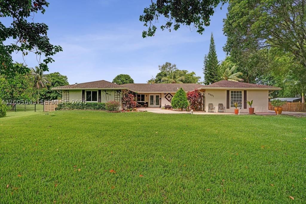 Property Photo:  4981 SW 186th Ave  FL 33332 