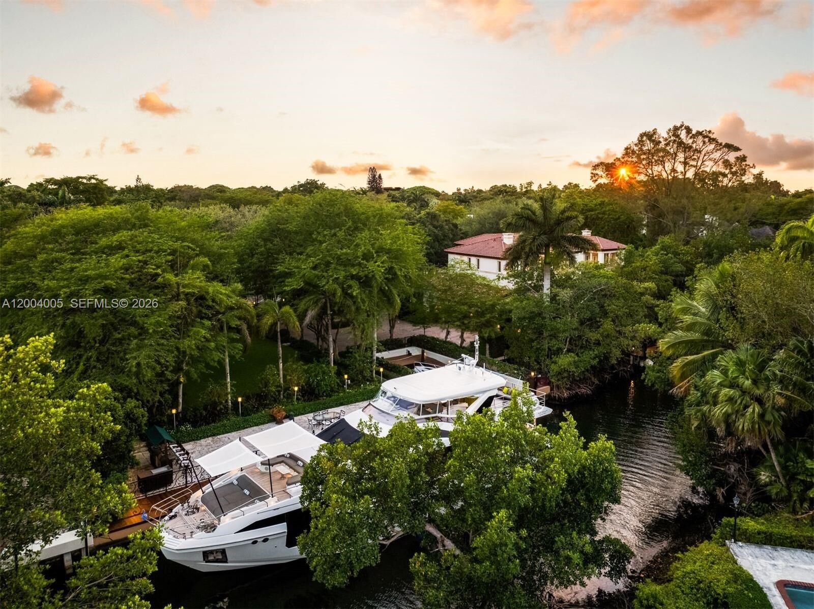 Property Photo:  255 Cocoplum Rd  FL 33143 