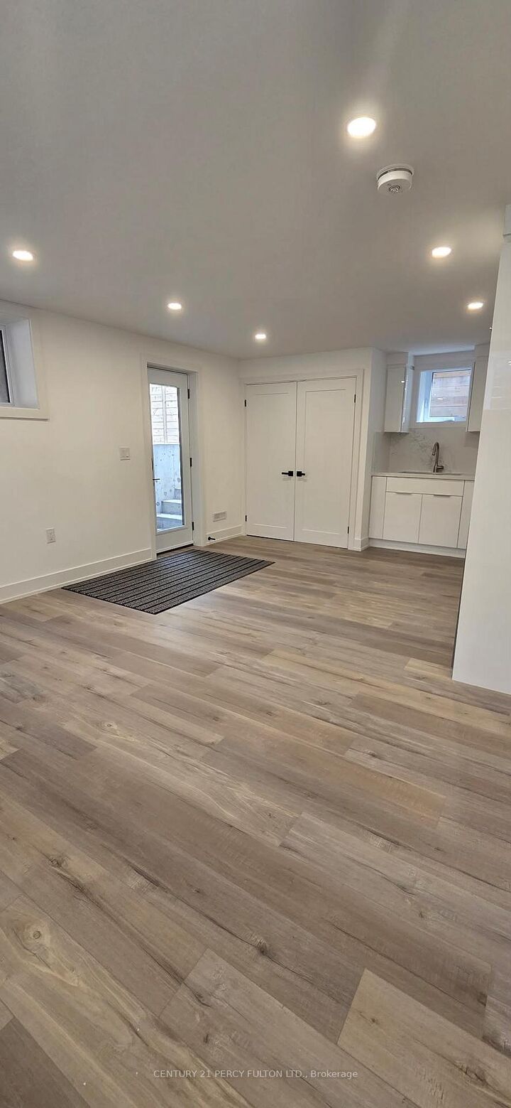Photo de la propriété:  599 Burton Road  ON L1J 3Z9 