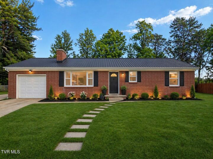 Property Photo:  408 Circle Heights Drive  TN 37745 