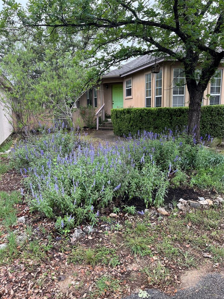 Property Photo:  16 Villa Meadow E  TX 78676 
