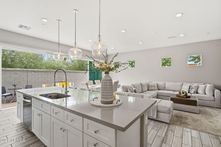 Property Photo: 1516 E Megan Street AZ 85295