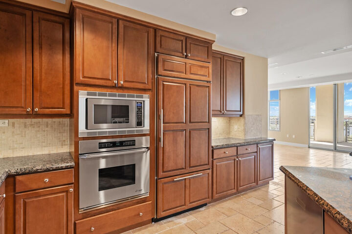 Property Photo:  2211 E Camelback Road Unit 604  AZ 85016 