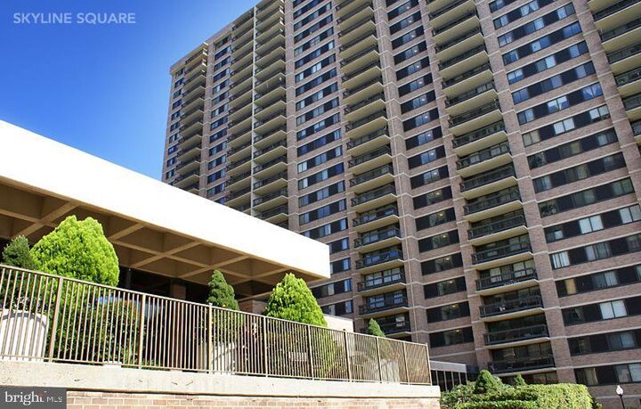 Property Photo:  5501 Seminary Road 1703S  VA 22041 