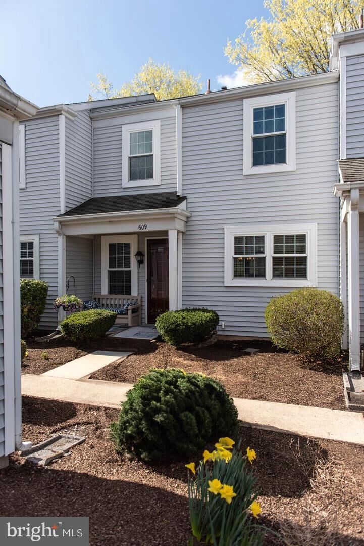 Property Photo:  609 Cambridge Court  PA 17078 