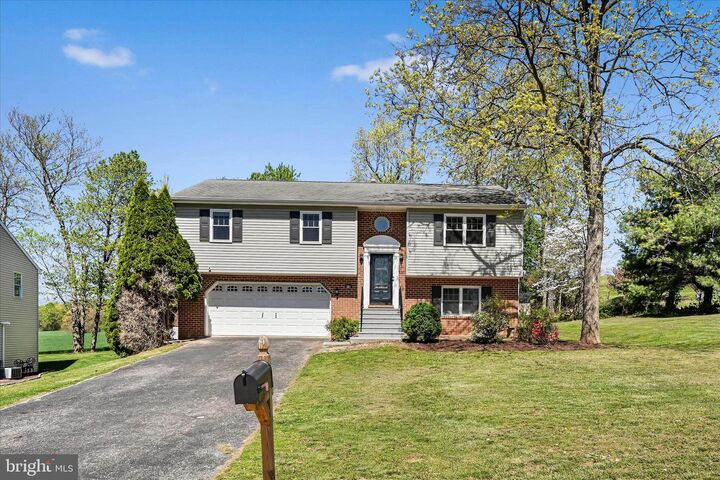 Property Photo:  301 Larkin Drive  PA 17356 