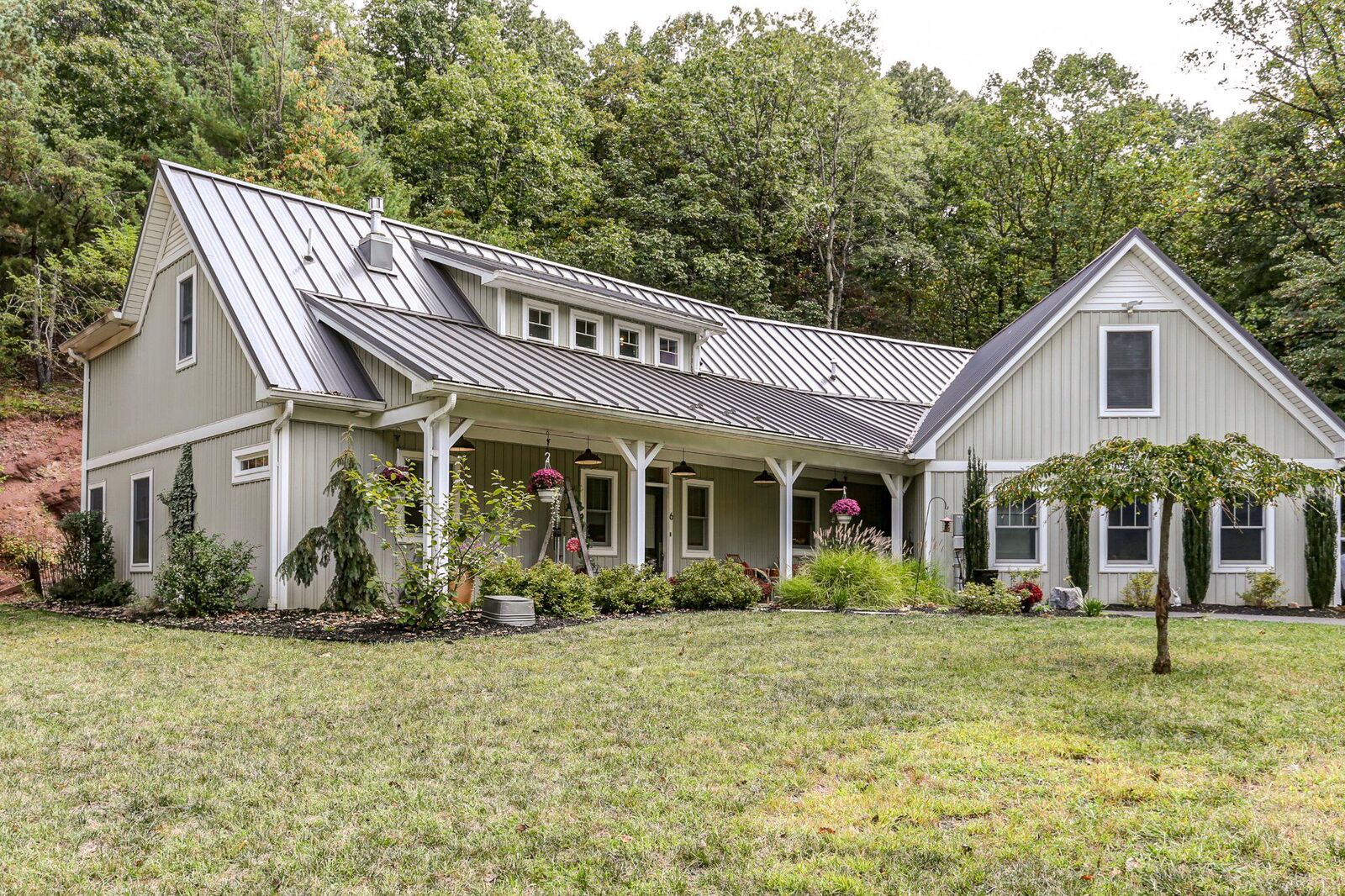 Property Photo:  6 Maple Grove Road  PA 19540 