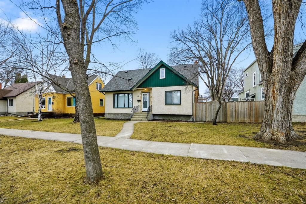 Property Photo:  65 Chandos Avenue  MB R2H 1X8 